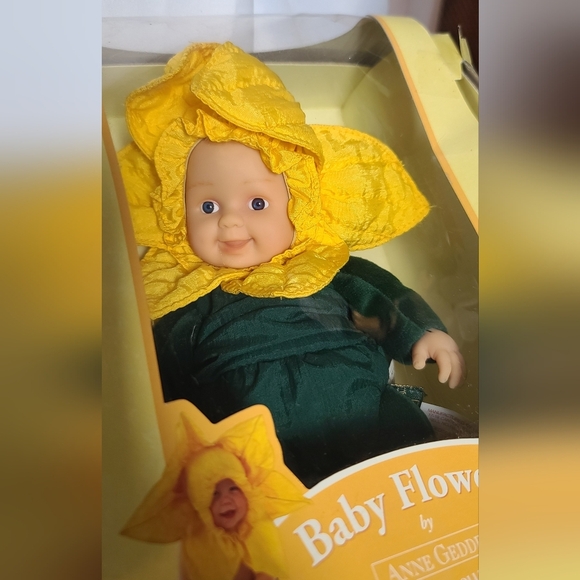 NIB Anne Geddes Daffodil 🌼 Doll 9" - Picture 3 of 9